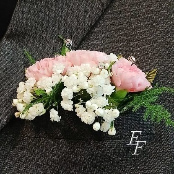 EF 810 EF 3 Pocket Boutonniere - Pink Miniature Carnations