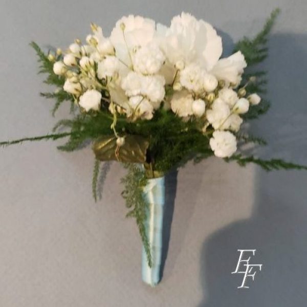 EF 812 B2 White Carnation Boutonnieres