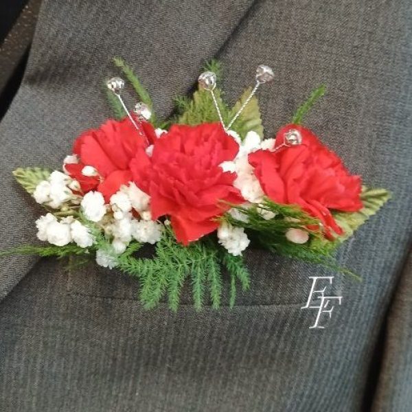 EF 818 B3 Pocket Boutonniere - Red Mini Carnations